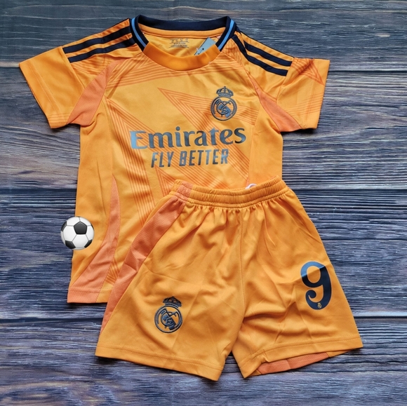 Real Madrid away kid's soccer uniform - Picture 2 of 2